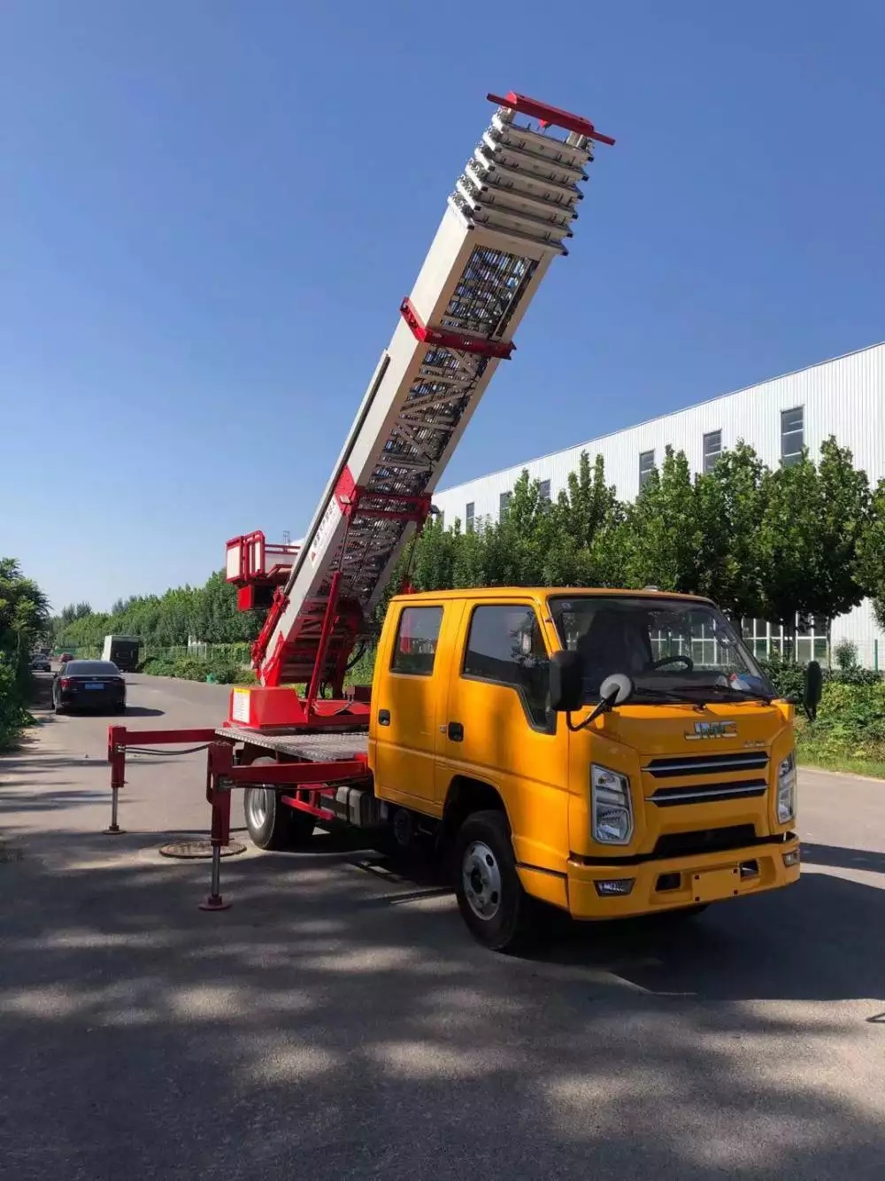 天元附近的云梯车出租服务：轻松解决高空作业需求