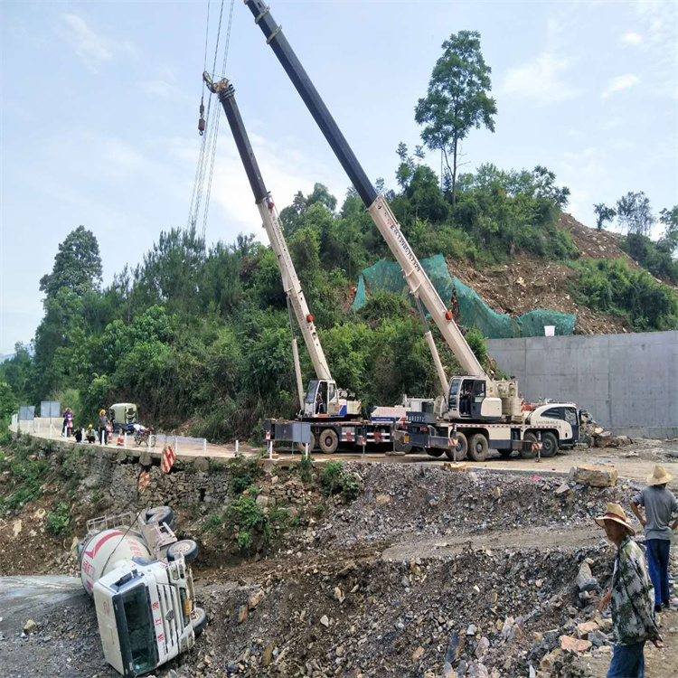 天元汽车掉沟里叫吊车救援要多少钱